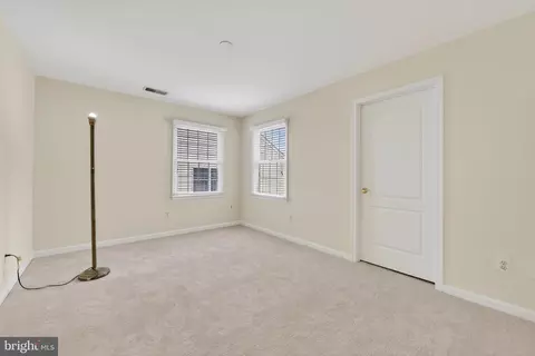 Bedroom - 43355 La Belle Pl, Ashburn, VA 20147 photo 4 of 5