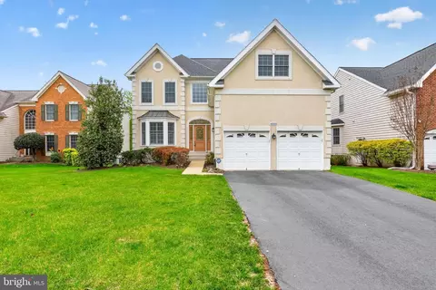 Exterior - 43355 La Belle Pl, Ashburn, VA 20147 photo 6 of 10
