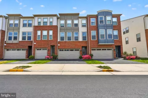 42410 Dogwood Glen Sq, Sterling, VA 20166