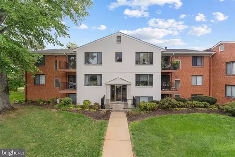 125 A Clubhouse Dr SW #8, Leesburg, VA 20175