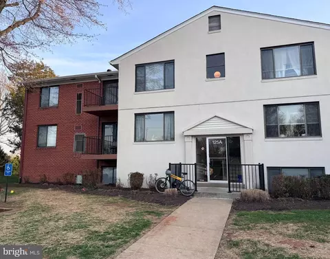 125 A Clubhouse Dr SW #8, Leesburg, VA 20175