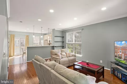Living - 42760 Atchison Ter, Chantilly, VA 20152 photo 2 of 2
