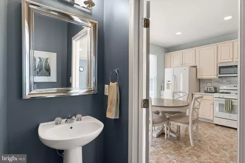 Entry Way - 42760 Atchison Ter, Chantilly, VA 20152 photo 3 of 3