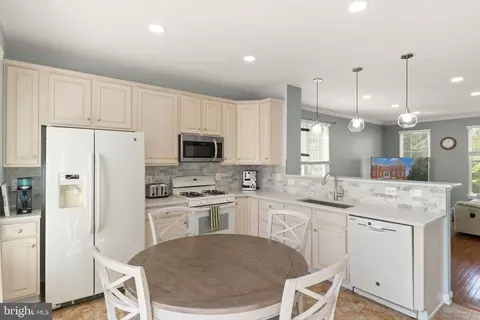 Kitchen - 42760 Atchison Ter, Chantilly, VA 20152 photo 2 of 2