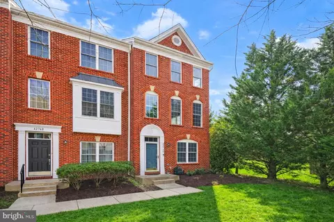 Exterior - 42760 Atchison Ter, Chantilly, VA 20152 photo 3 of 4