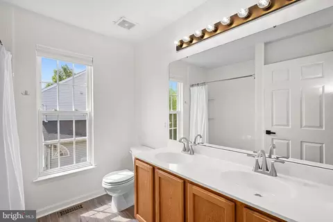 Bath - 42839 Champney Ct, Broadlands, VA 20148 photo 3 of 4