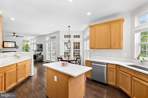 Kitchen - 42839 Champney Ct, Broadlands, VA 20148 photo 4 of 4