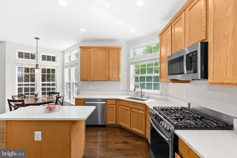 Kitchen - 42839 Champney Ct, Broadlands, VA 20148 photo 3 of 4