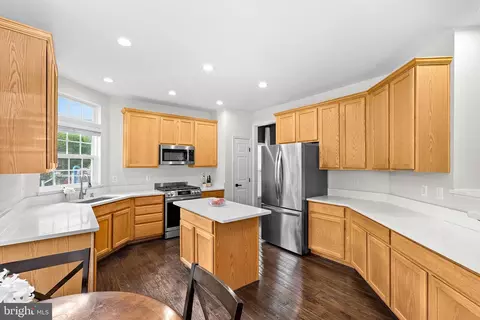 Kitchen - 42839 Champney Ct, Broadlands, VA 20148 photo 2 of 4