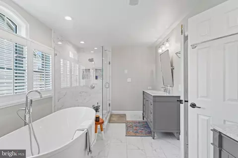 Bath - 25775 Tullow Pl, Chantilly, VA 20152 photo 1 of 9
