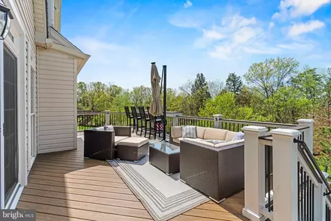Exterior - 25775 Tullow Pl, Chantilly, VA 20152 photo 2 of 12