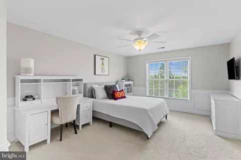 Bedroom - 25775 Tullow Pl, Chantilly, VA 20152 photo 4 of 5