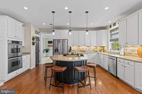 Kitchen - 25775 Tullow Pl, Chantilly, VA 20152 photo 1 of 4