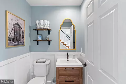 Entry Way - 25775 Tullow Pl, Chantilly, VA 20152 photo 10 of 16
