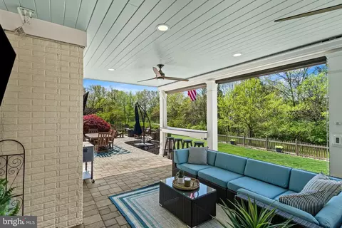 Exterior - 25775 Tullow Pl, Chantilly, VA 20152 photo 8 of 12