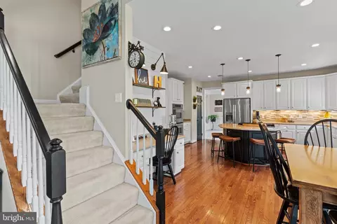 Entry Way - 25775 Tullow Pl, Chantilly, VA 20152 photo 3 of 16