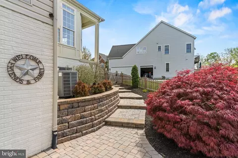 Exterior - 25775 Tullow Pl, Chantilly, VA 20152 photo 10 of 12