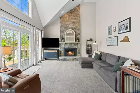 Living - 25775 Tullow Pl, Chantilly, VA 20152 photo 1 of 1