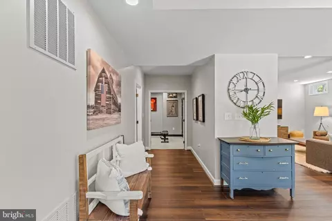 Entry Way - 25775 Tullow Pl, Chantilly, VA 20152 photo 13 of 16