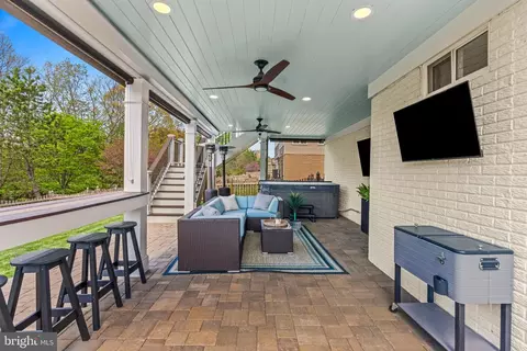 Exterior - 25775 Tullow Pl, Chantilly, VA 20152 photo 6 of 12