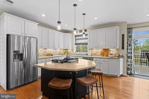 Kitchen - 25775 Tullow Pl, Chantilly, VA 20152 photo 2 of 4