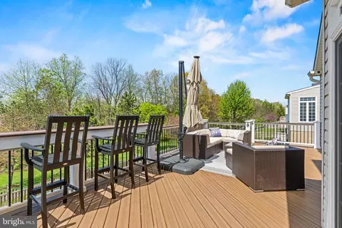 Exterior - 25775 Tullow Pl, Chantilly, VA 20152 photo 3 of 12