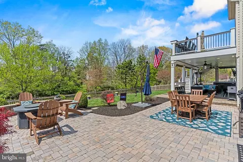 Exterior - 25775 Tullow Pl, Chantilly, VA 20152 photo 4 of 12