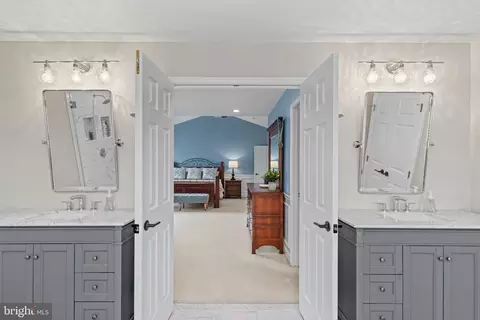 Entry Way - 25775 Tullow Pl, Chantilly, VA 20152 photo 7 of 16