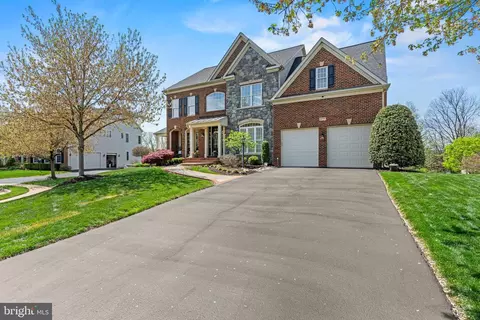 Exterior - 25775 Tullow Pl, Chantilly, VA 20152 photo 11 of 12