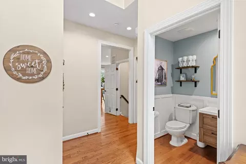 Entry Way - 25775 Tullow Pl, Chantilly, VA 20152 photo 9 of 16