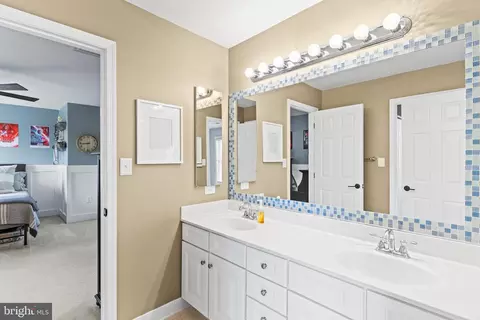 Bath - 25775 Tullow Pl, Chantilly, VA 20152 photo 5 of 9