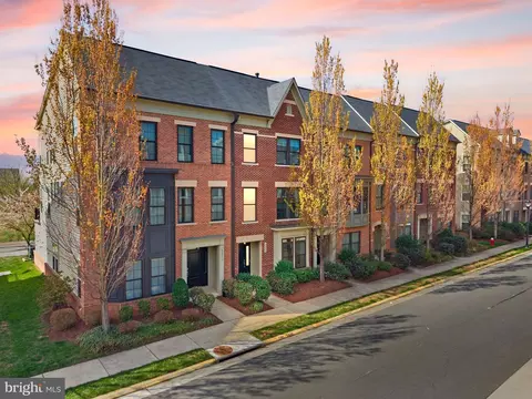 42279 Riggins Ridge Ter, Brambleton, VA 20148