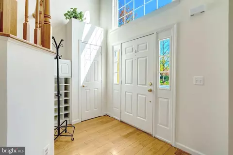 20799 Amberview Ct, Ashburn, VA 20147 photo 2
