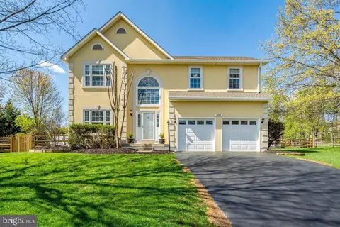 20799 Amberview Ct, Ashburn, VA 20147