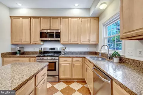 20799 Amberview Ct, Ashburn, VA 20147 photo 8