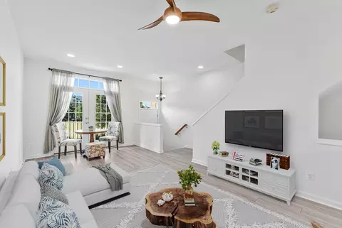 Living - 42746 Tunstall Ter, Ashburn, VA 20147 photo 1 of 6