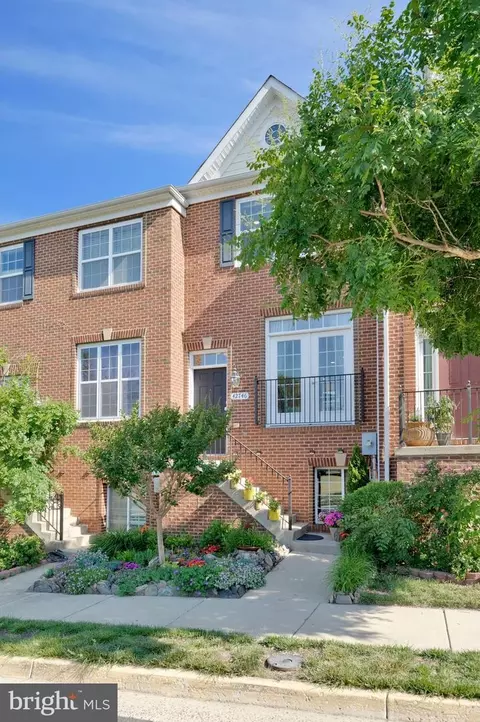 Exterior - 42746 Tunstall Ter, Ashburn, VA 20147 photo 9 of 13