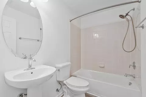 Bath - 42746 Tunstall Ter, Ashburn, VA 20147 photo 4 of 4
