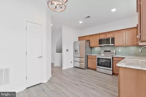 Kitchen - 42746 Tunstall Ter, Ashburn, VA 20147 photo 4 of 4