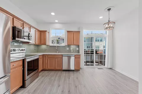 Kitchen - 42746 Tunstall Ter, Ashburn, VA 20147 photo 2 of 4