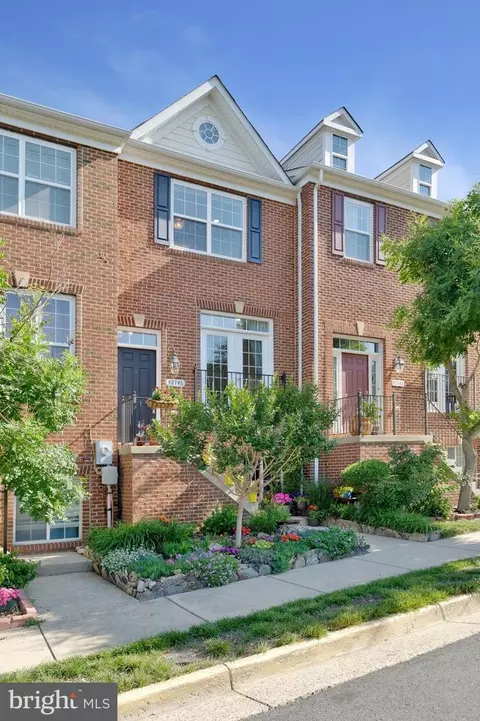 Exterior - 42746 Tunstall Ter, Ashburn, VA 20147 photo 10 of 13