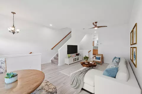 Living - 42746 Tunstall Ter, Ashburn, VA 20147 photo 2 of 6