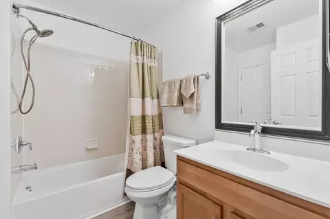 Bath - 42746 Tunstall Ter, Ashburn, VA 20147 photo 3 of 4