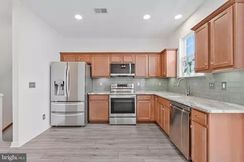 Kitchen - 42746 Tunstall Ter, Ashburn, VA 20147 photo 3 of 4