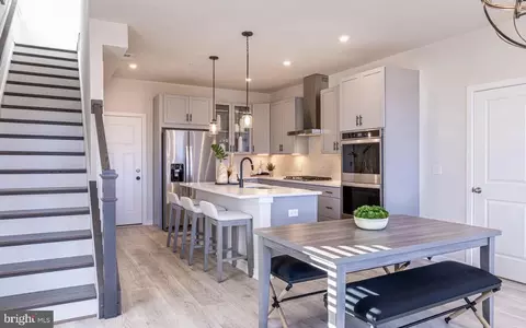 20900 Bluebird Sq, Sterling, VA 20165