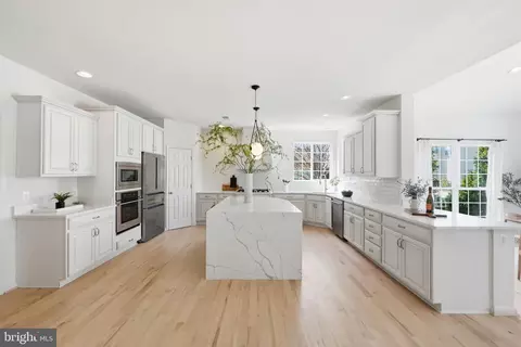 Kitchen - 22320 Lost Branch Cir, Ashburn, VA 20148 photo 6 of 6