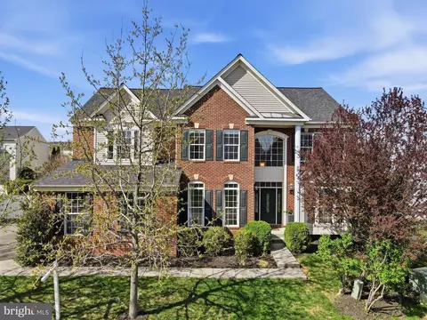 Exterior - 22320 Lost Branch Cir, Ashburn, VA 20148 photo 2 of 7