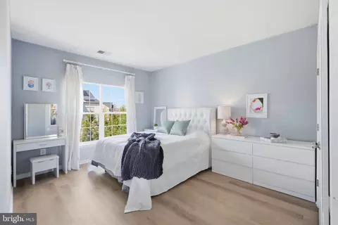Bedroom - 22320 Lost Branch Cir, Ashburn, VA 20148 photo 5 of 9