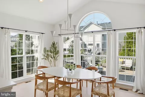 Dining - 22320 Lost Branch Cir, Ashburn, VA 20148 photo 5 of 6