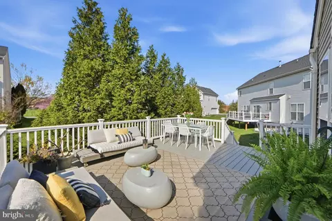 Exterior - 22320 Lost Branch Cir, Ashburn, VA 20148 photo 4 of 7